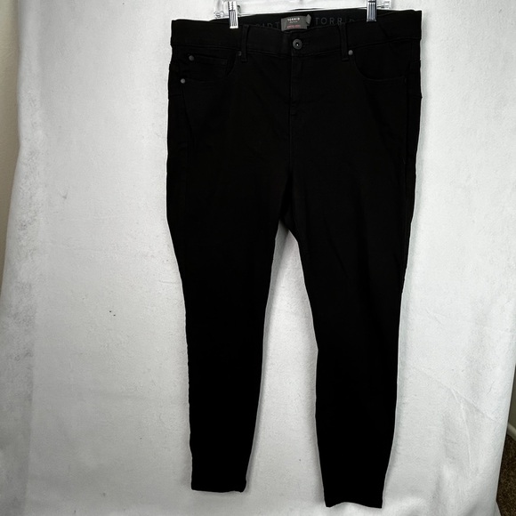 Torrid size 20R Black Jeans Bombshell Skinny Premium Stretch (687) - Picture 2 of 15
